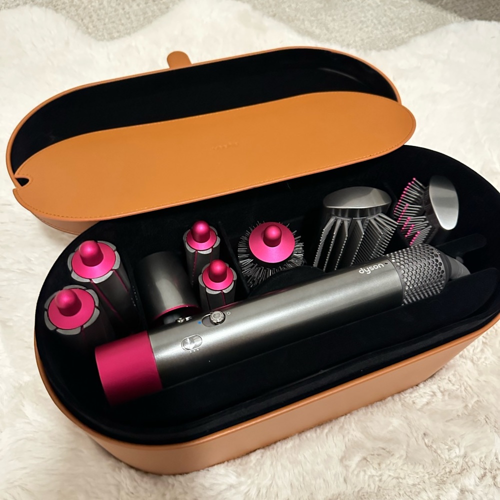Dyson airwrap complete set like new